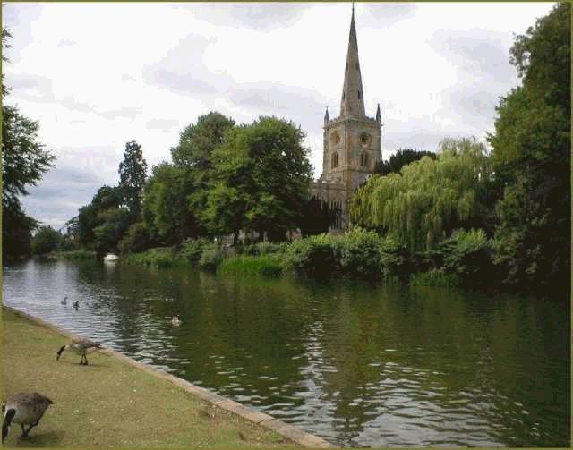 5 night walking Tour in England Stratford-upon-Avon and the Cotswold Way. Stratford and the River Avon.